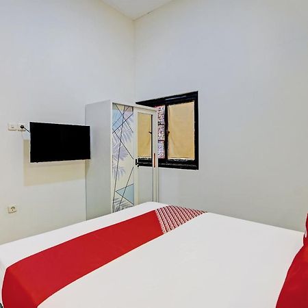 Oyo 92435 Sunlo Cozy Home Family Homestay Syariah スラバヤ エクステリア 写真