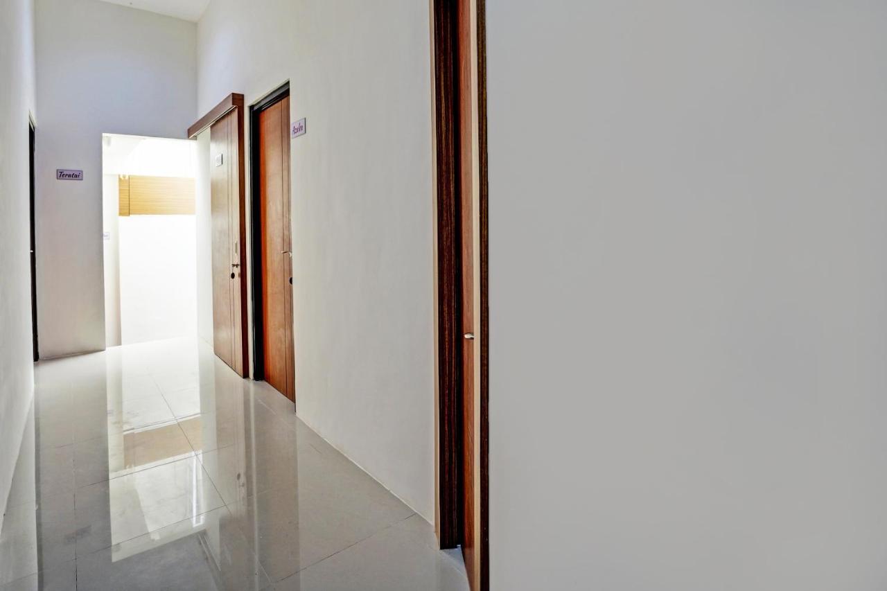 Oyo 92435 Sunlo Cozy Home Family Homestay Syariah スラバヤ エクステリア 写真