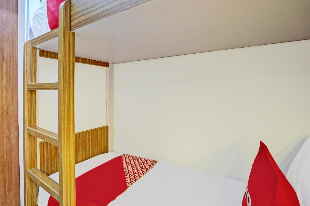 Oyo 92435 Sunlo Cozy Home Family Homestay Syariah スラバヤ エクステリア 写真