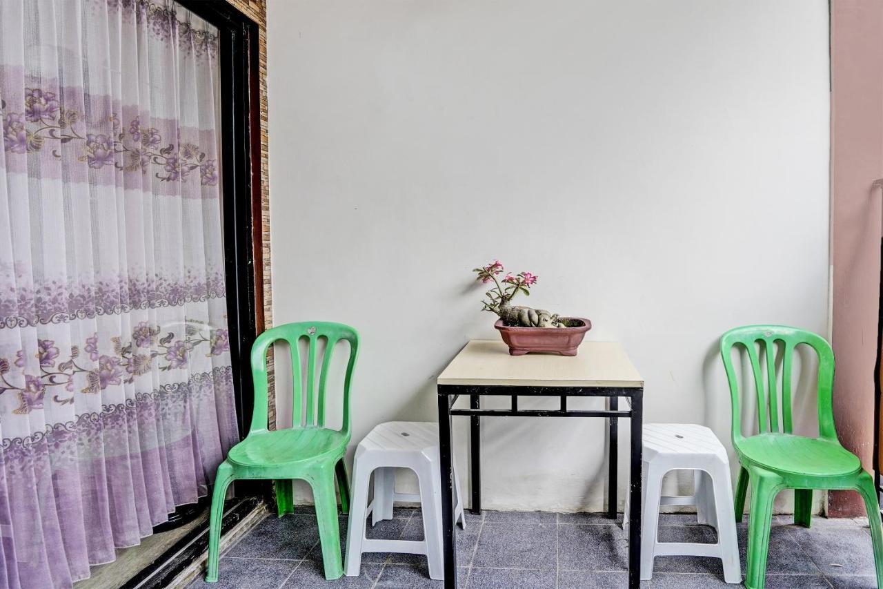 Oyo 92435 Sunlo Cozy Home Family Homestay Syariah スラバヤ エクステリア 写真