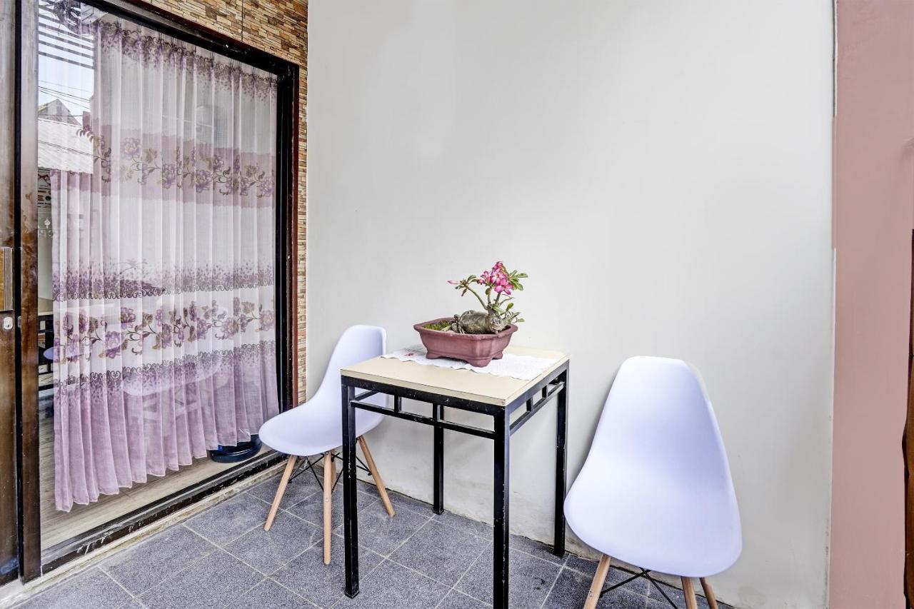 Oyo 92435 Sunlo Cozy Home Family Homestay Syariah スラバヤ エクステリア 写真