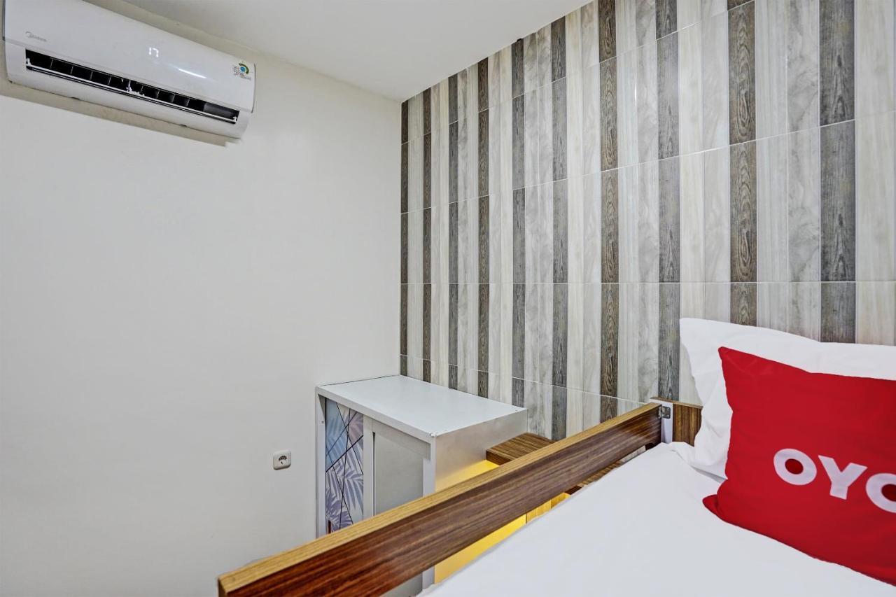 Oyo 92435 Sunlo Cozy Home Family Homestay Syariah スラバヤ エクステリア 写真