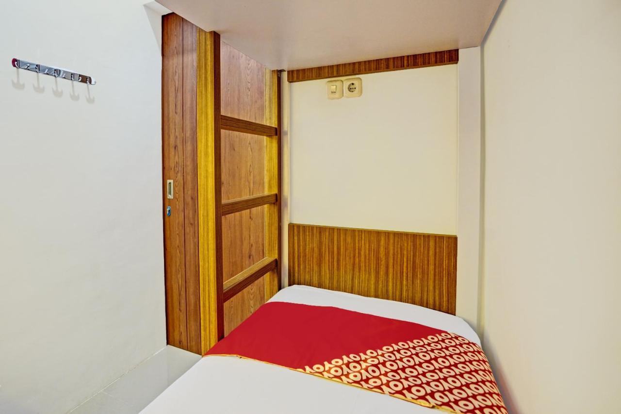 Oyo 92435 Sunlo Cozy Home Family Homestay Syariah スラバヤ エクステリア 写真