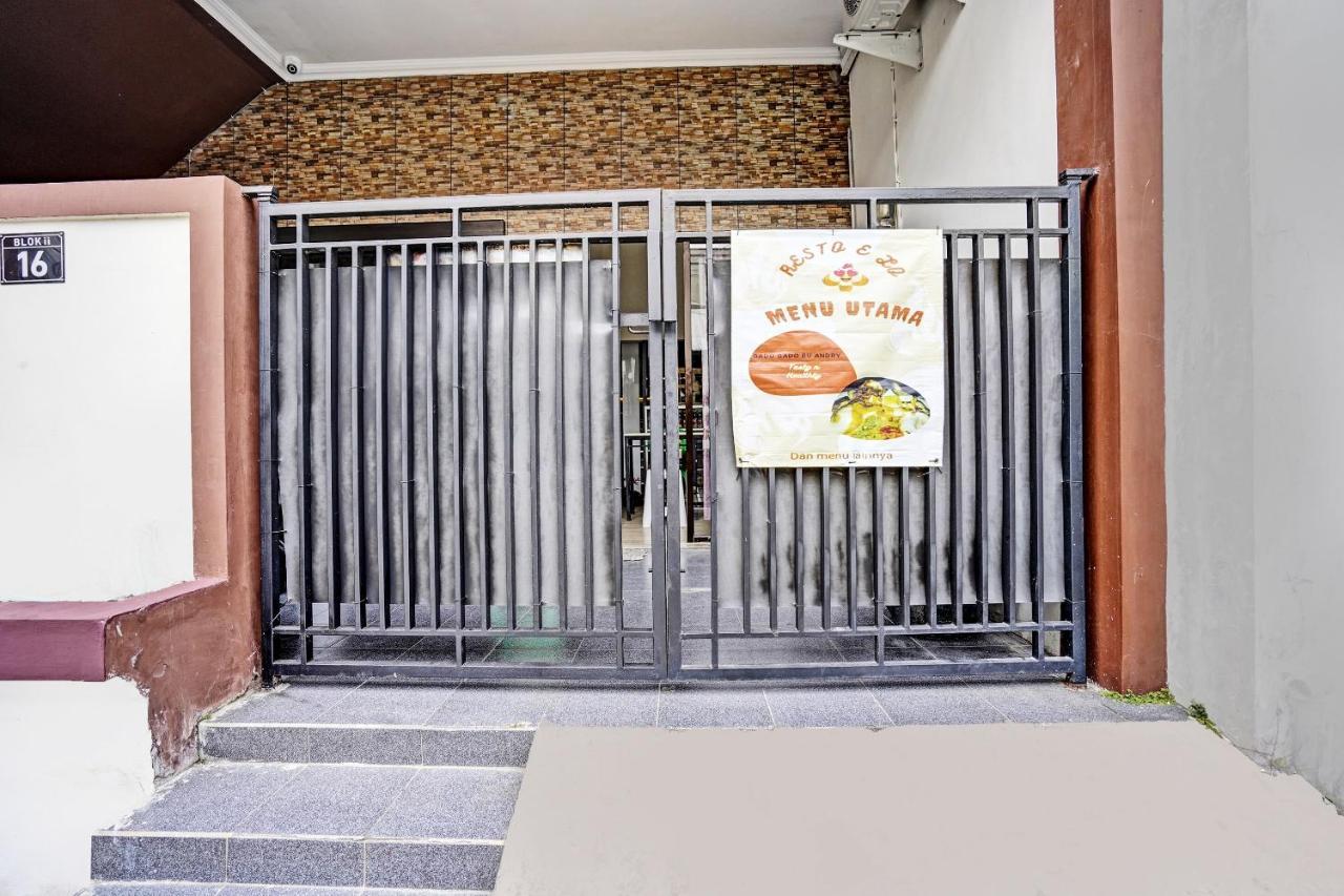 Oyo 92435 Sunlo Cozy Home Family Homestay Syariah スラバヤ エクステリア 写真