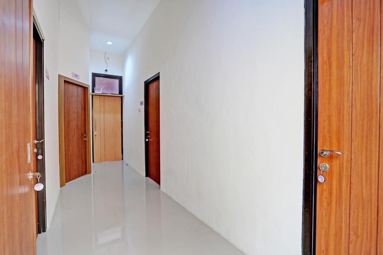 Oyo 92435 Sunlo Cozy Home Family Homestay Syariah スラバヤ エクステリア 写真