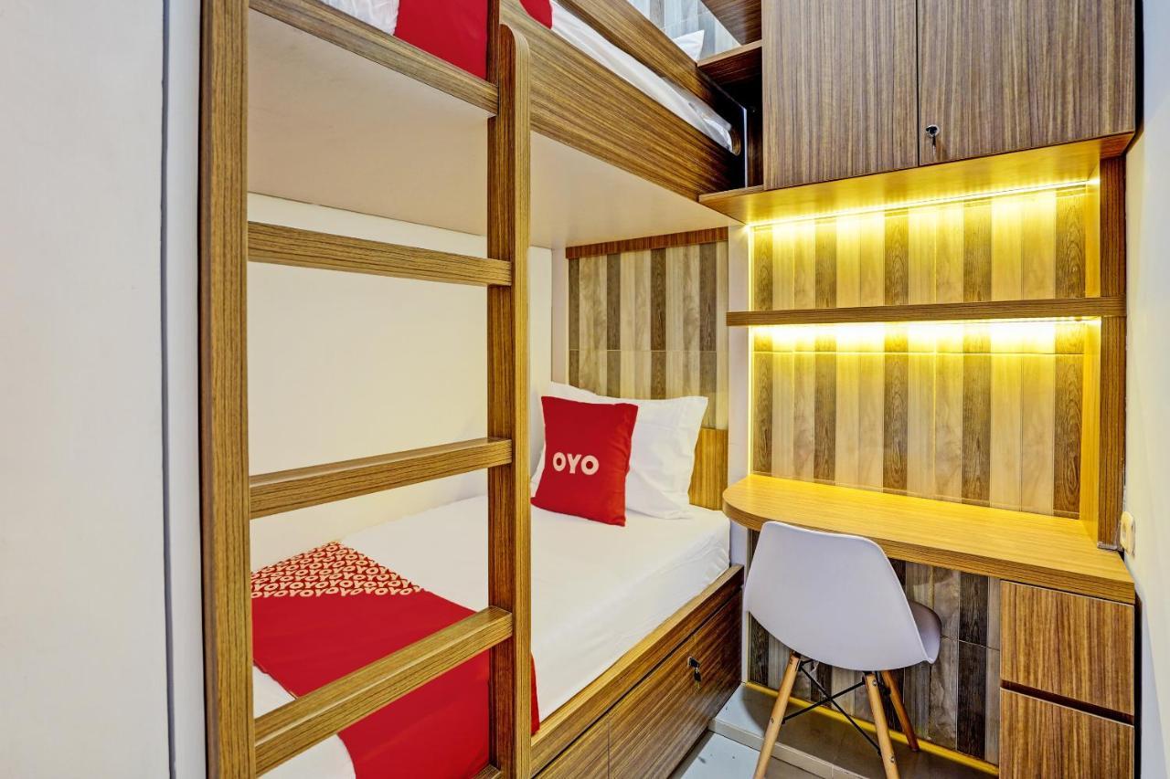 Oyo 92435 Sunlo Cozy Home Family Homestay Syariah スラバヤ エクステリア 写真