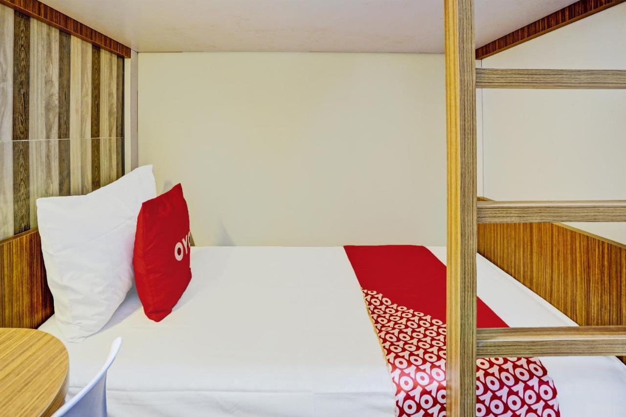 Oyo 92435 Sunlo Cozy Home Family Homestay Syariah スラバヤ エクステリア 写真